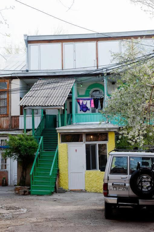 Green Stairs Guest House Tbilisi Exterior foto